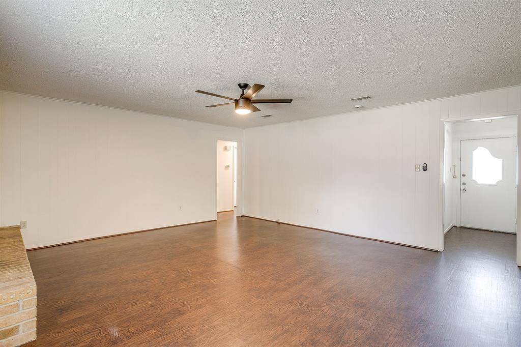 232 Linda Drive, Burleson, TX 76028