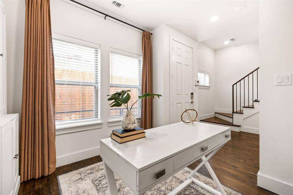 4222 Roseland Avenue #102, Dallas, TX 75204