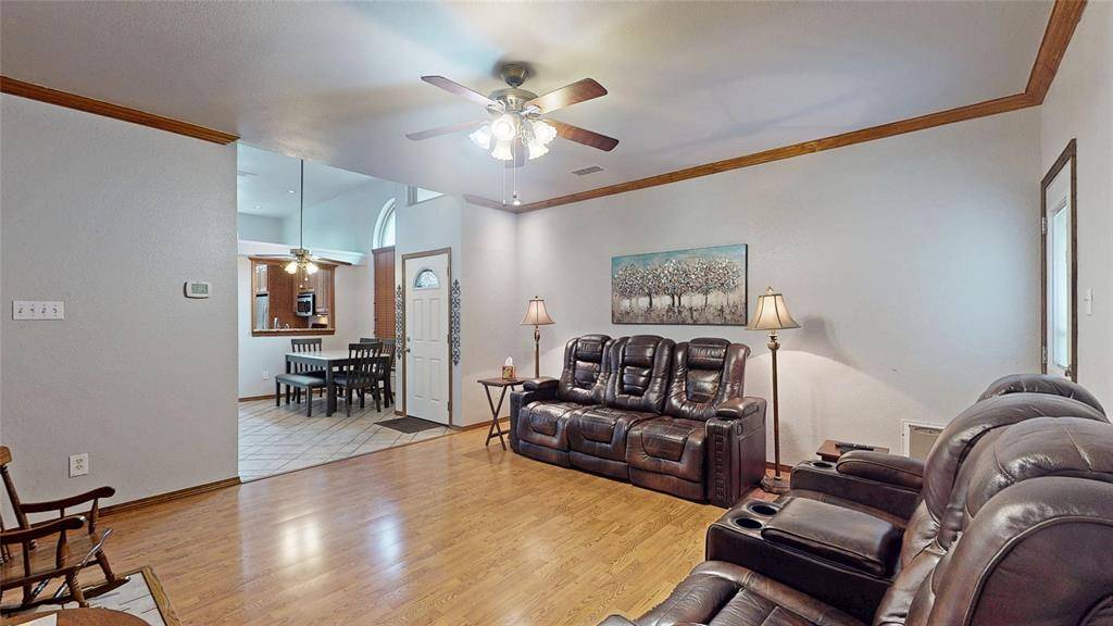 911 Azalia Drive, Lewisville, TX 75067