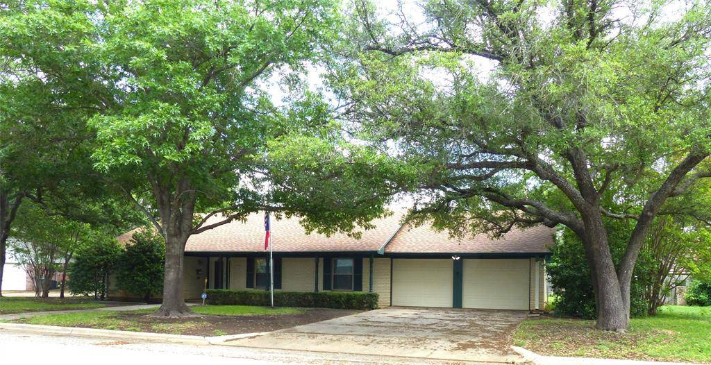 2105 Stanton, Brady, TX 76825