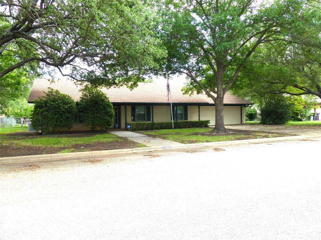 2105 Stanton, Brady, TX 76825