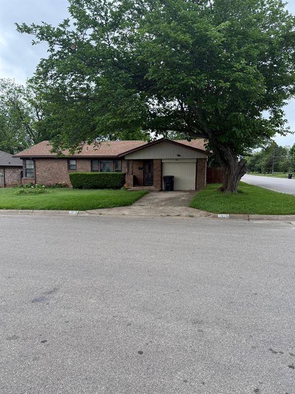 1015 Euclid Street, Cleburne, TX 76033