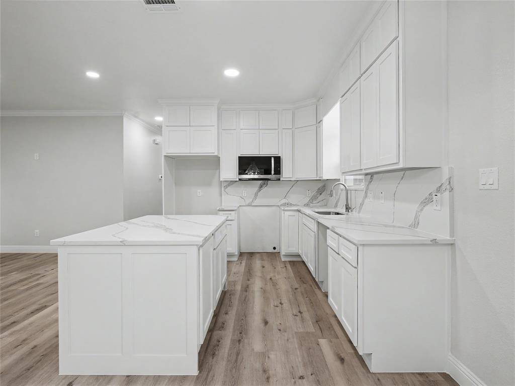 1211 E Cannon Street, Fort Worth, TX 76104