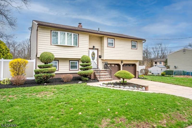 63 Arden St, Franklin Twp., NJ 08873