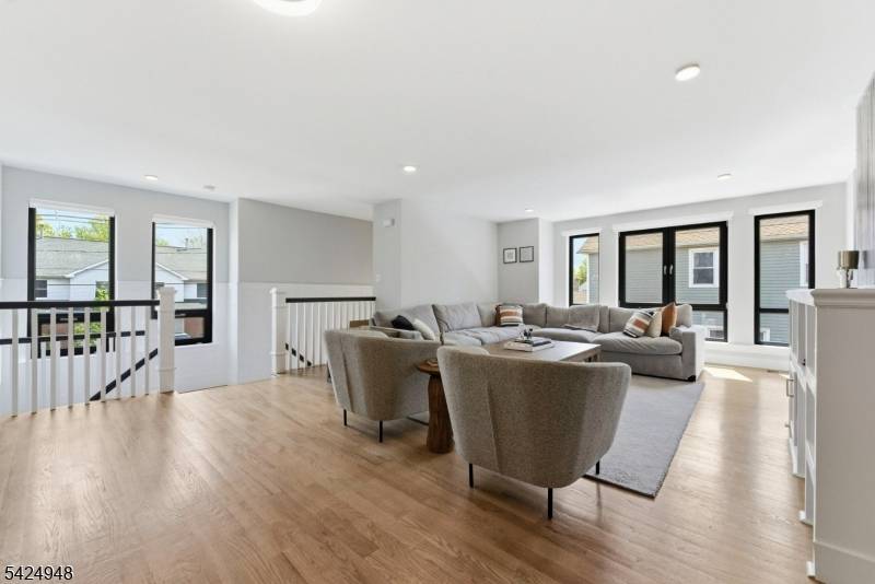 25 E 10Th St #A, Linden City, NJ 07036