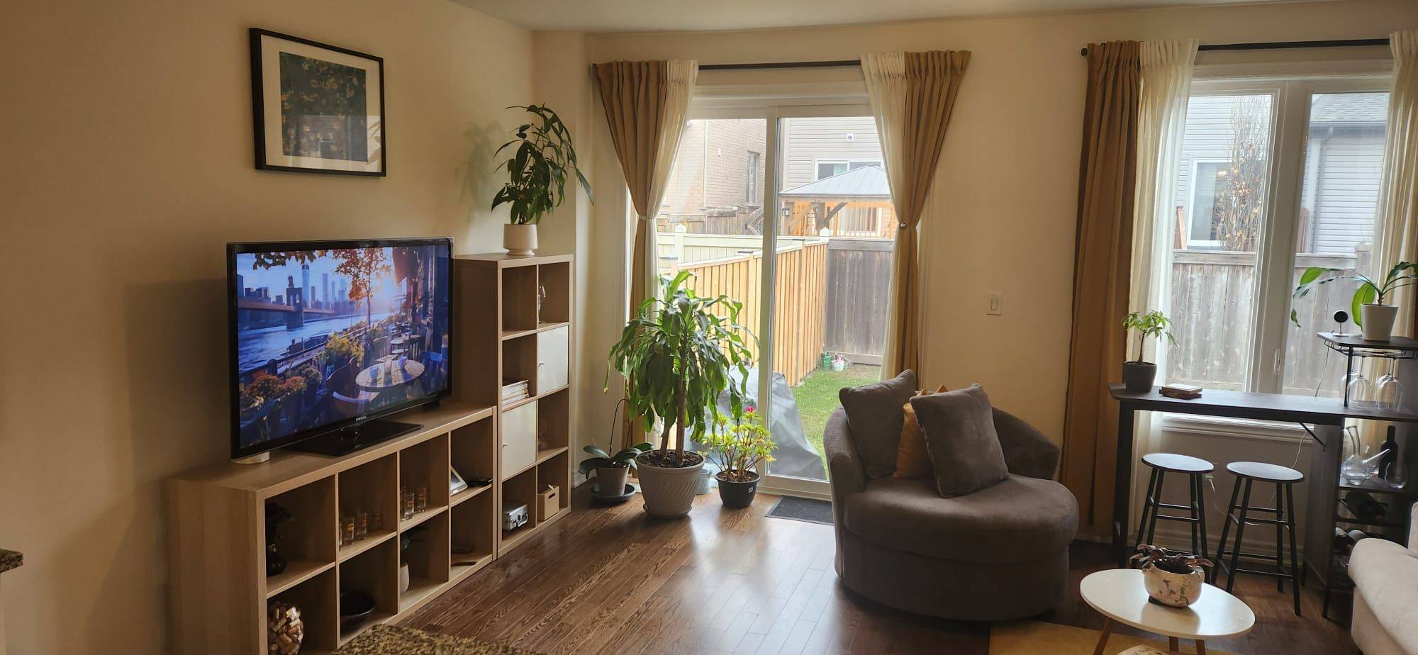 130 Ice Palace CRES, Oshawa, ON L1H 7K4