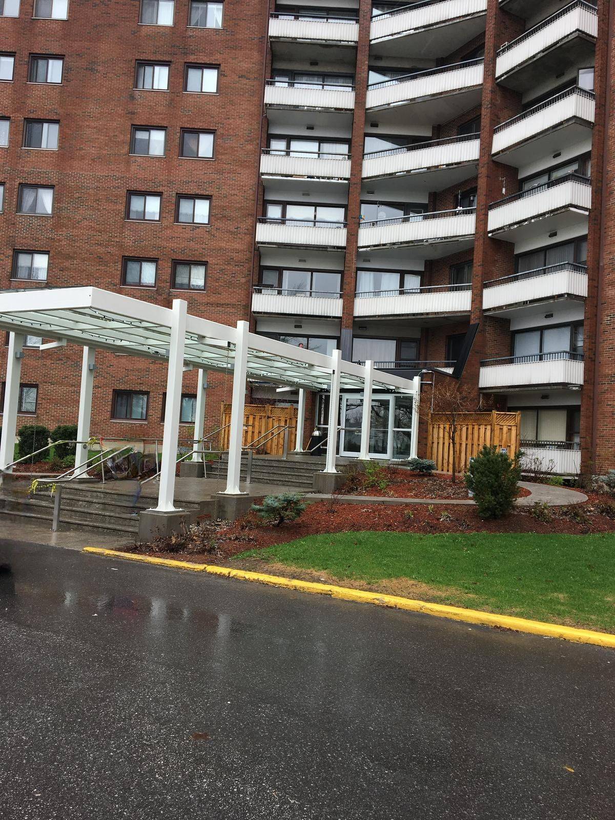 20 Chesterton DR #1113, Cityview - Parkwoods Hills - Rideau Shore, ON K2E 6Z7