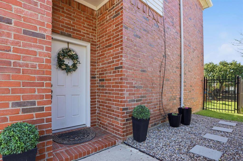 2316 Leafy Glen Court, Bedford, TX 76022