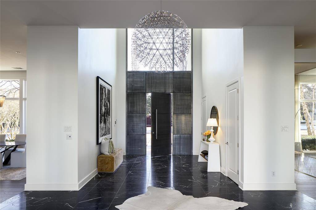 11565 E Ricks Circle, Dallas, TX 75230