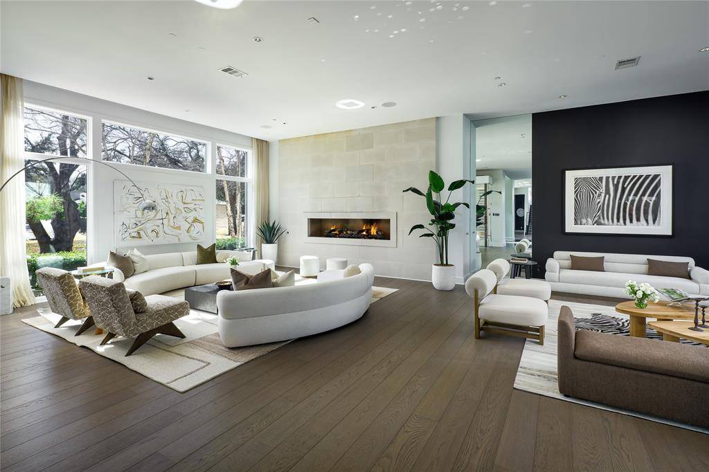 11565 E Ricks Circle, Dallas, TX 75230