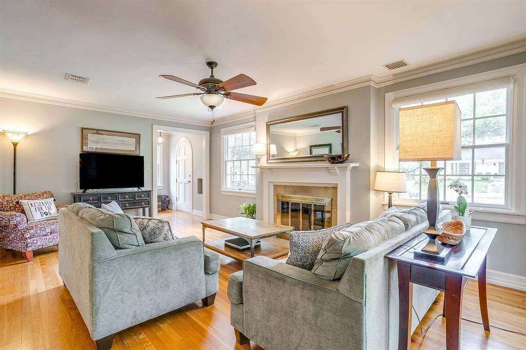 2027 Glenco Terrace, Fort Worth, TX 76110