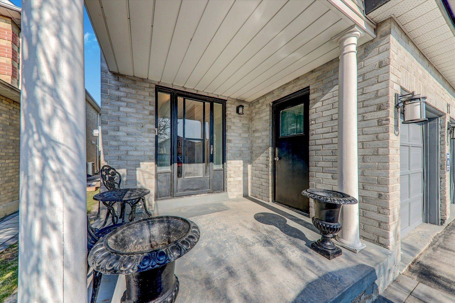 17 Plumrose BLVD, Toronto E10, ON M1E 5E8