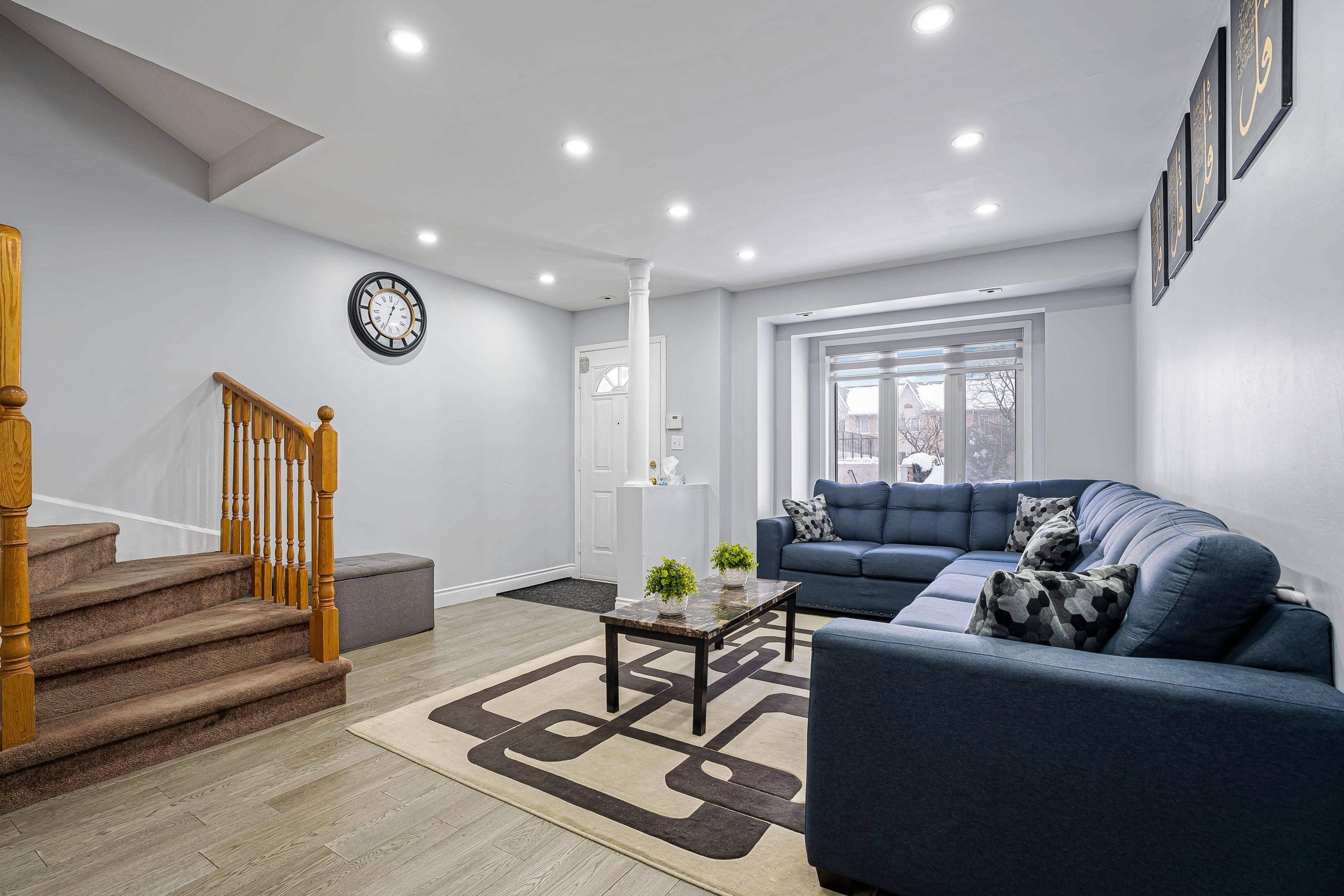 28 Rosebank DR #806, Toronto E11, ON M1B 5Z1