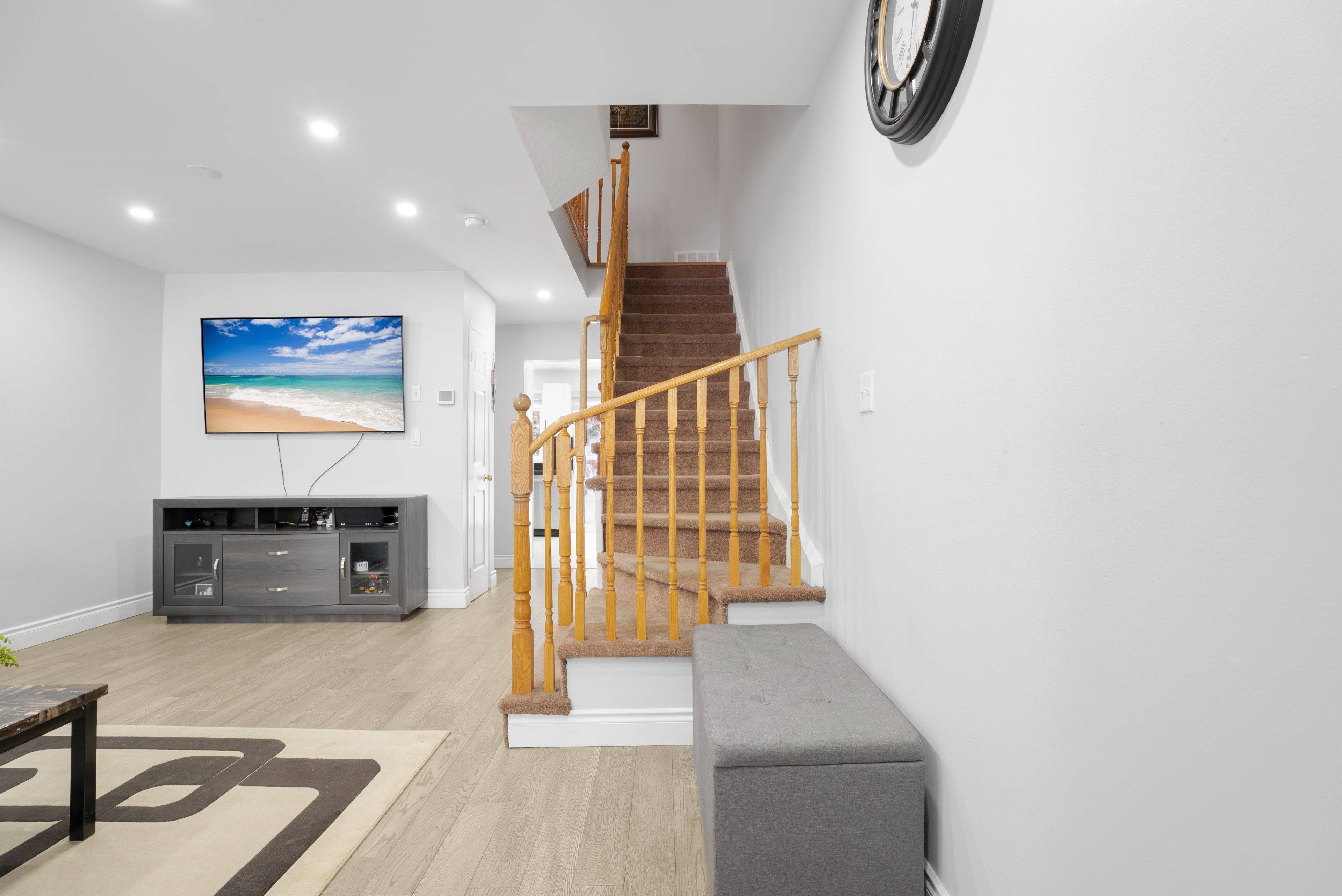 28 Rosebank DR #806, Toronto E11, ON M1B 5Z1