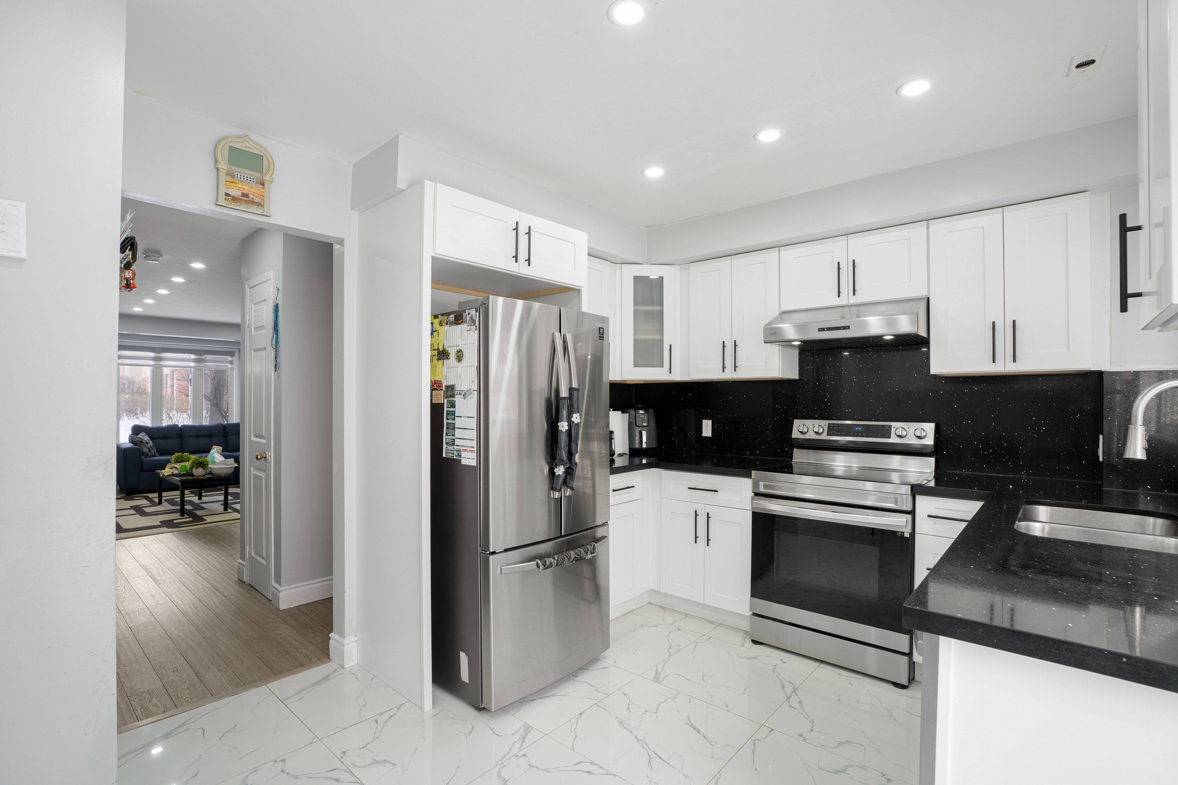 28 Rosebank DR #806, Toronto E11, ON M1B 5Z1