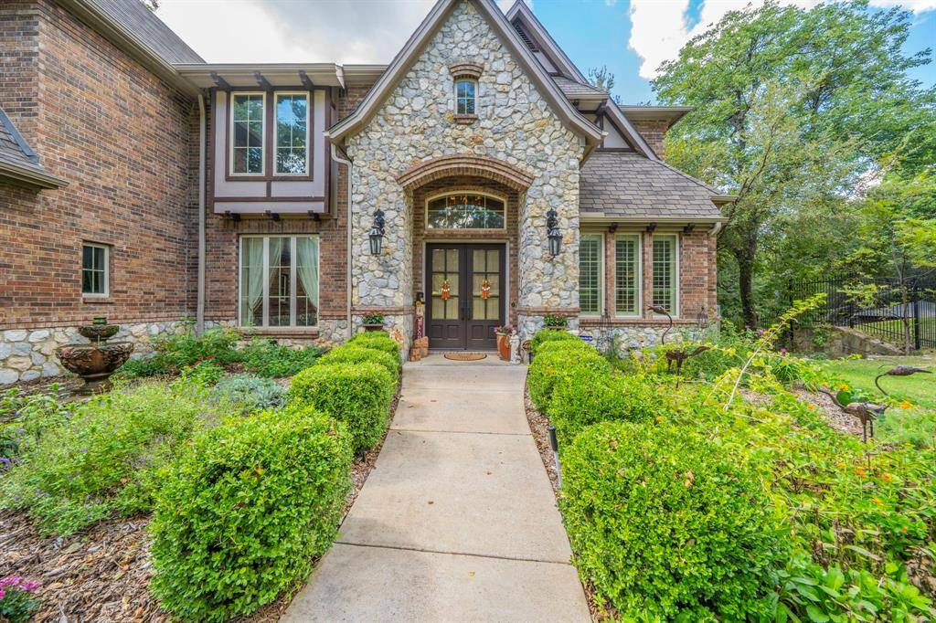 1811 Magic Valley Lane, Cedar Hill, TX 75104