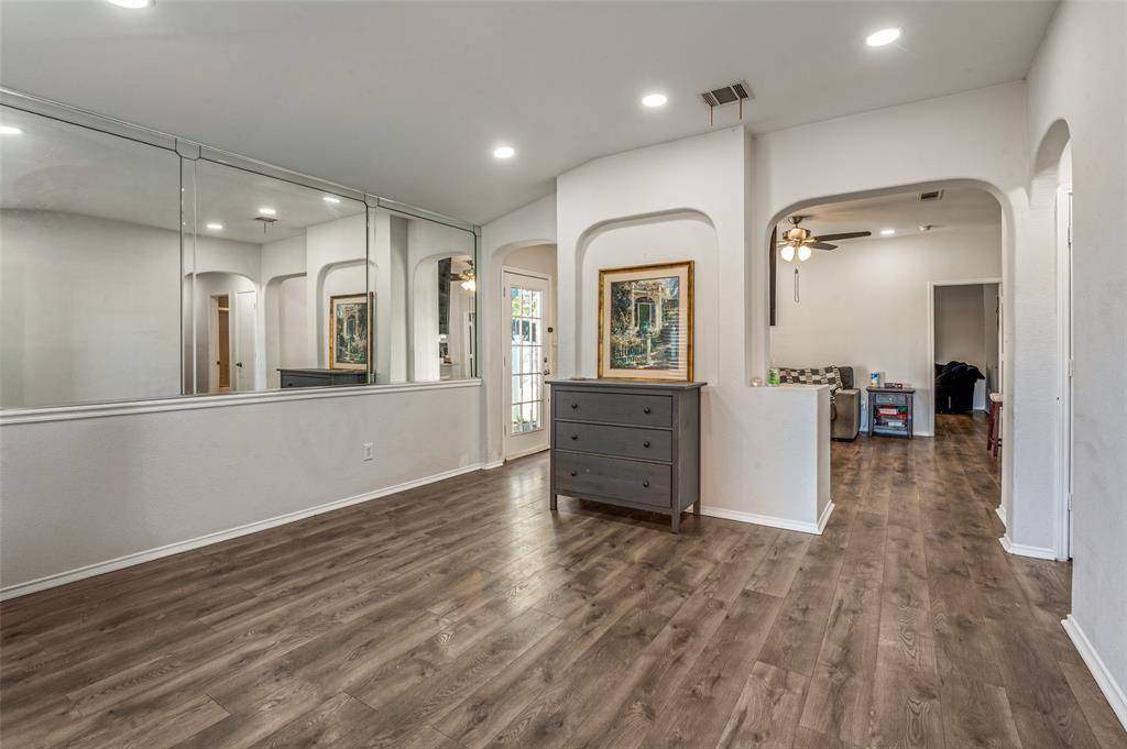 4372 Onyx Drive, Carrollton, TX 75010