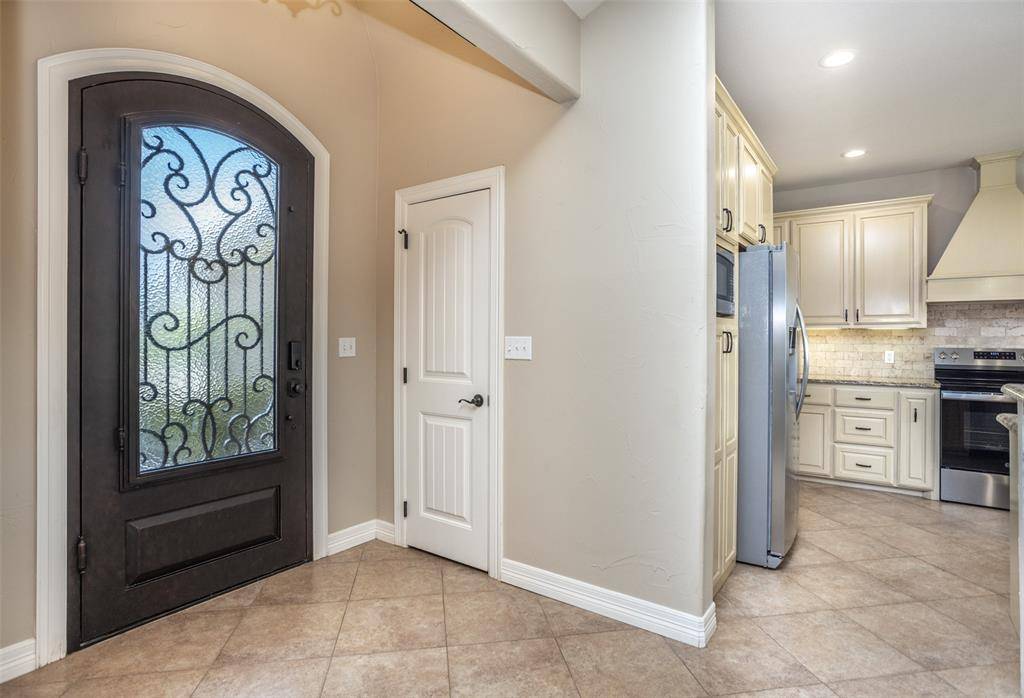 700 Mary Lee Lane, Collinsville, TX 76233