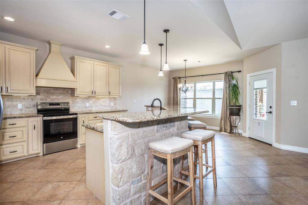 700 Mary Lee Lane, Collinsville, TX 76233