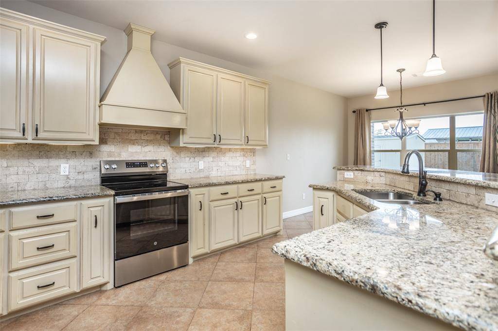 700 Mary Lee Lane, Collinsville, TX 76233