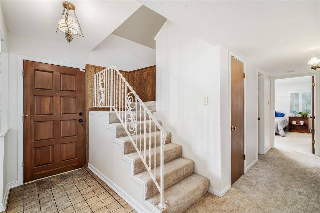 833 Ray Andra Drive, Desoto, TX 75115