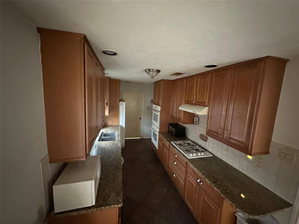 2517 Lawnview Drive, Carrollton, TX 75006