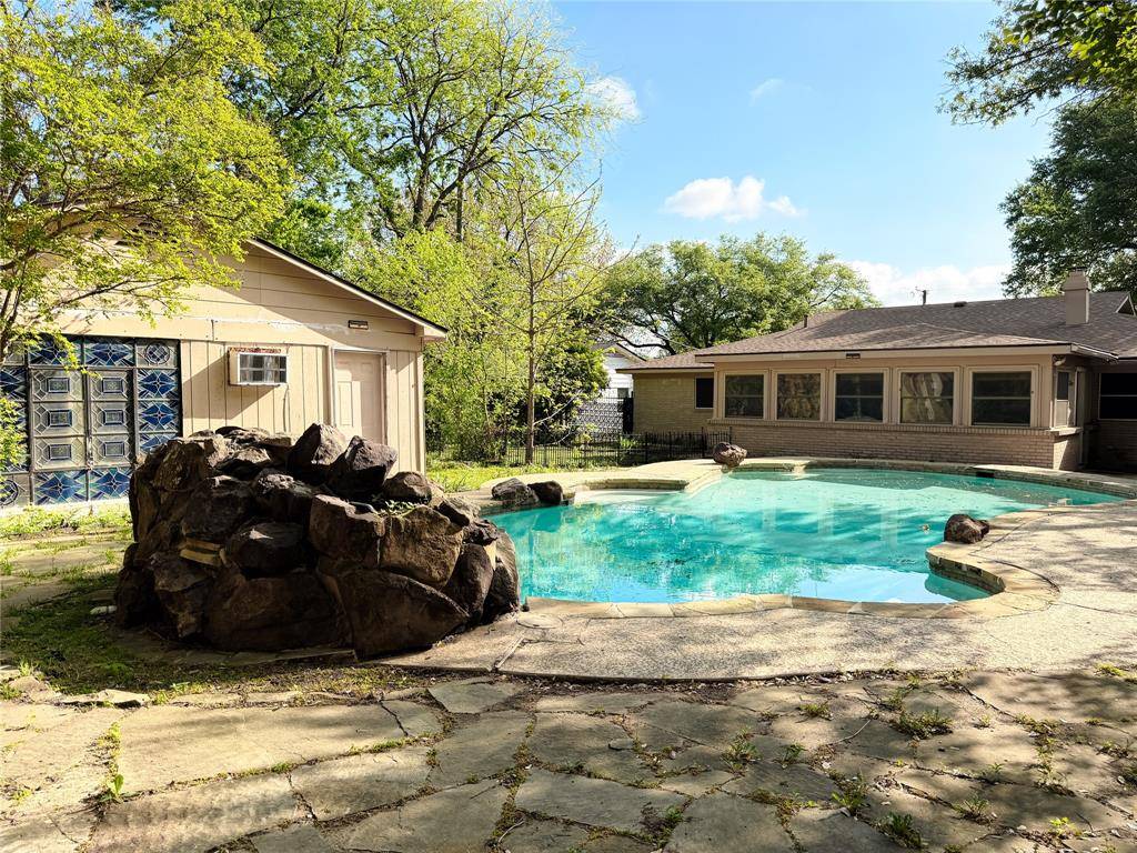 1118 Bryant Street, Benbrook, TX 76126