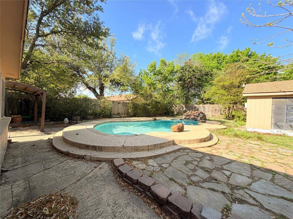 1118 Bryant Street, Benbrook, TX 76126