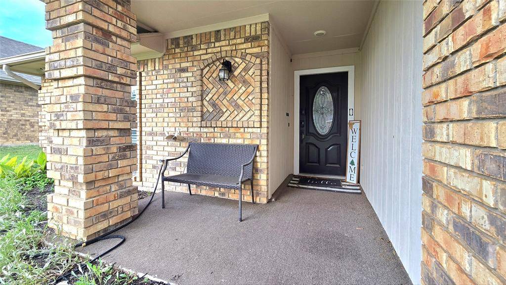 6301 Lotus Drive, Arlington, TX 76001