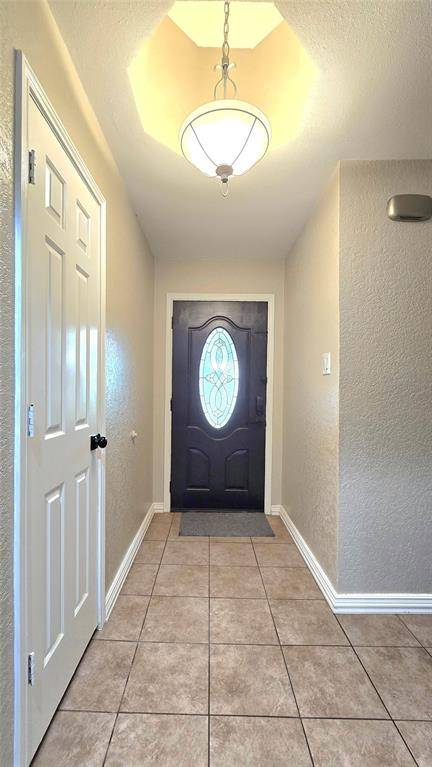 6301 Lotus Drive, Arlington, TX 76001