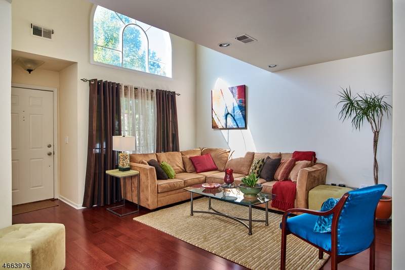 80 Ashley Ct, Bedminster Twp., NJ 07921