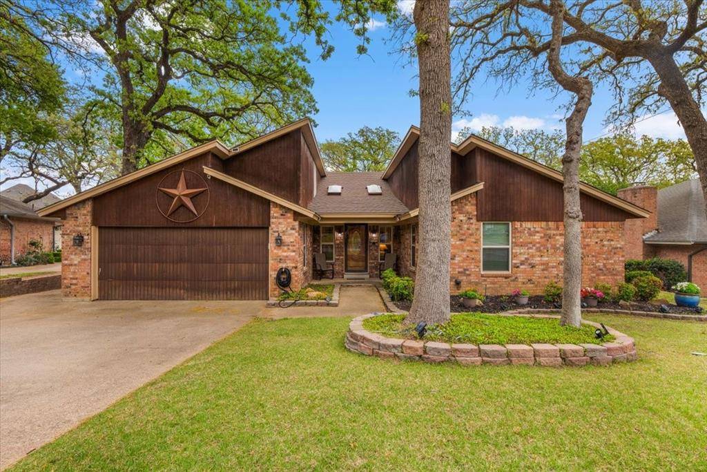 826 Lake Forest Court, Grapevine, TX 76051