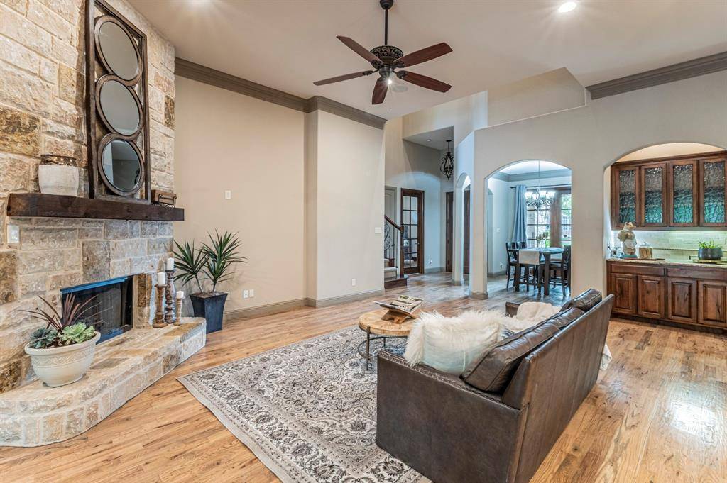 406 Waterlane Drive, Mansfield, TX 76063