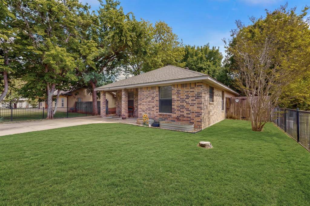 494 Park Street, Cleburne, TX 76031