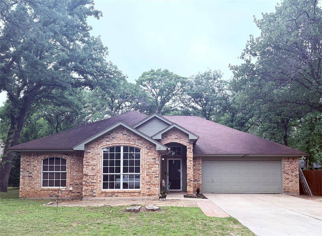 637 Inwood Road, Azle, TX 76020