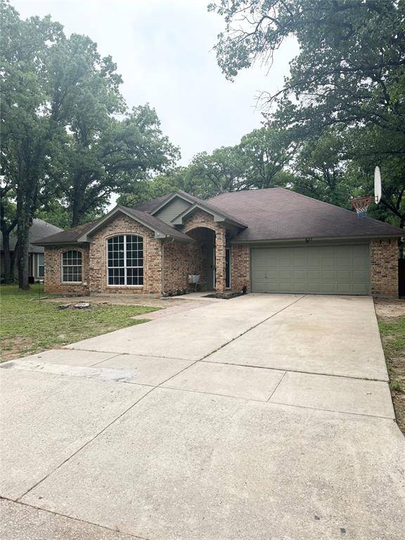 637 Inwood Road, Azle, TX 76020