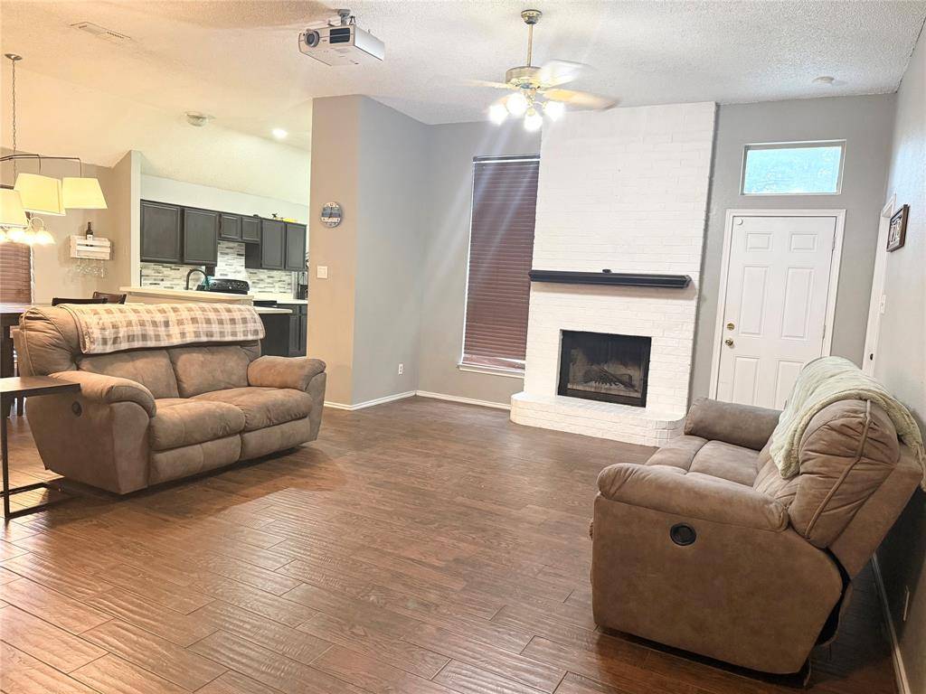 637 Inwood Road, Azle, TX 76020