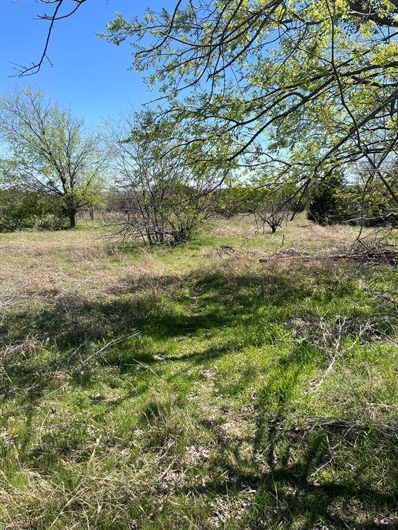 100 E Shangri La Drive, Azle, TX 76020