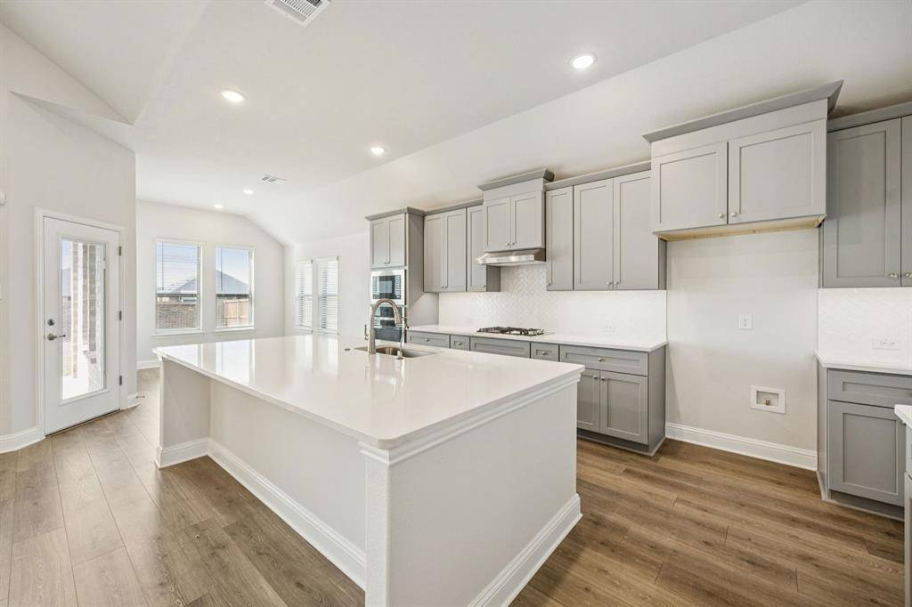 7717 Sheaves Trail, Joshua, TX 76058