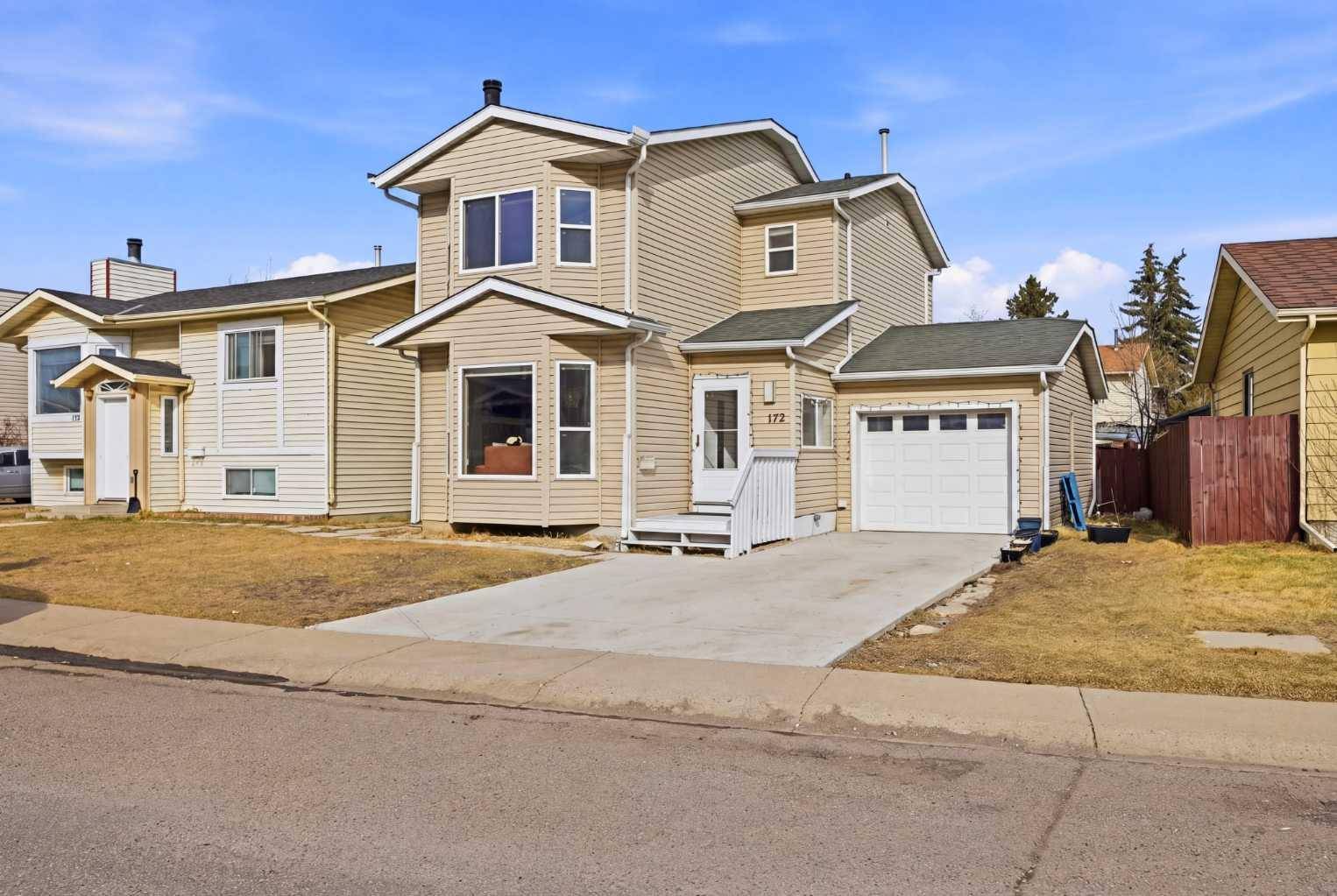 172 Castlebrook RD NE, Calgary, AB T3J 1P1
