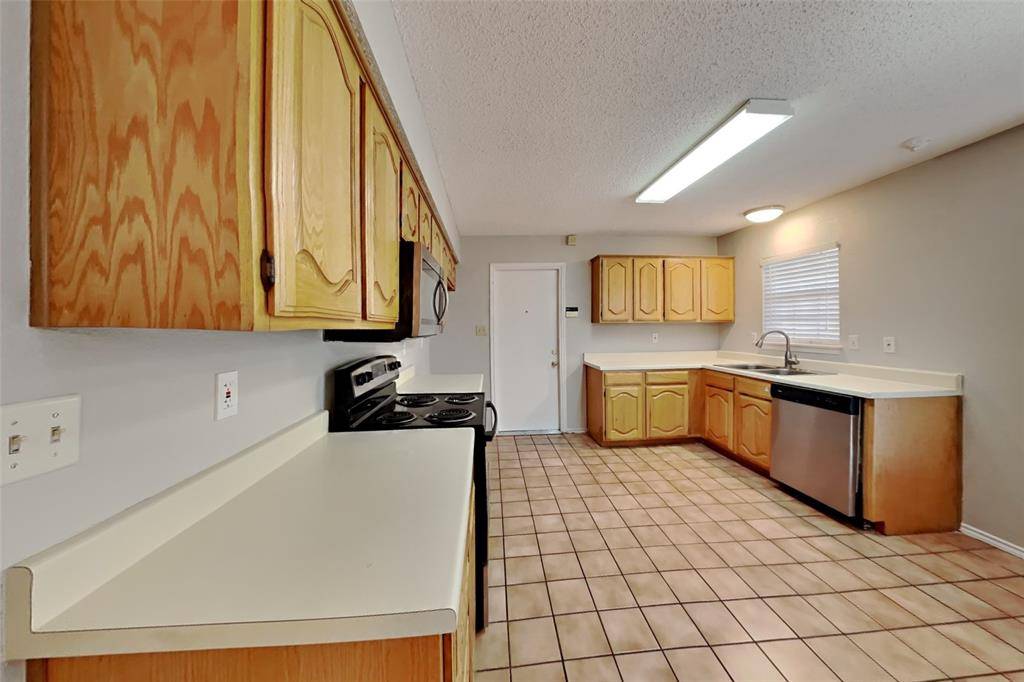 2402 Bennington Drive, Arlington, TX 76018