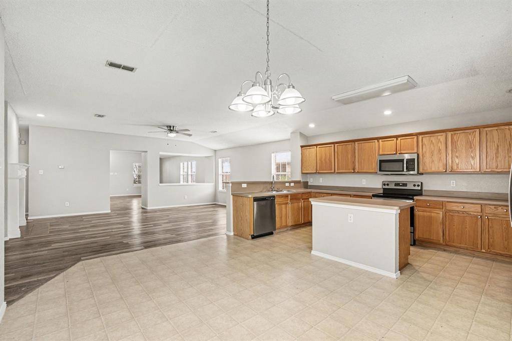 2624 Buffalo Run, Burleson, TX 76028