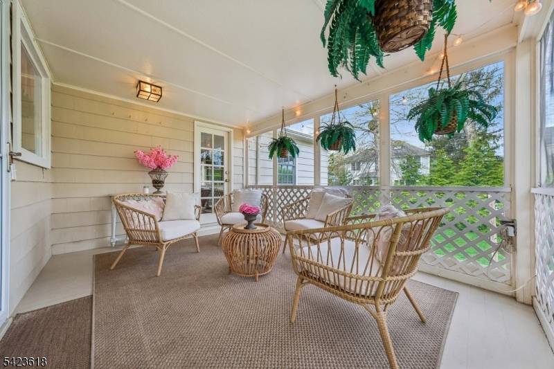 6 Lincoln Ave, Chatham Boro, NJ 07928