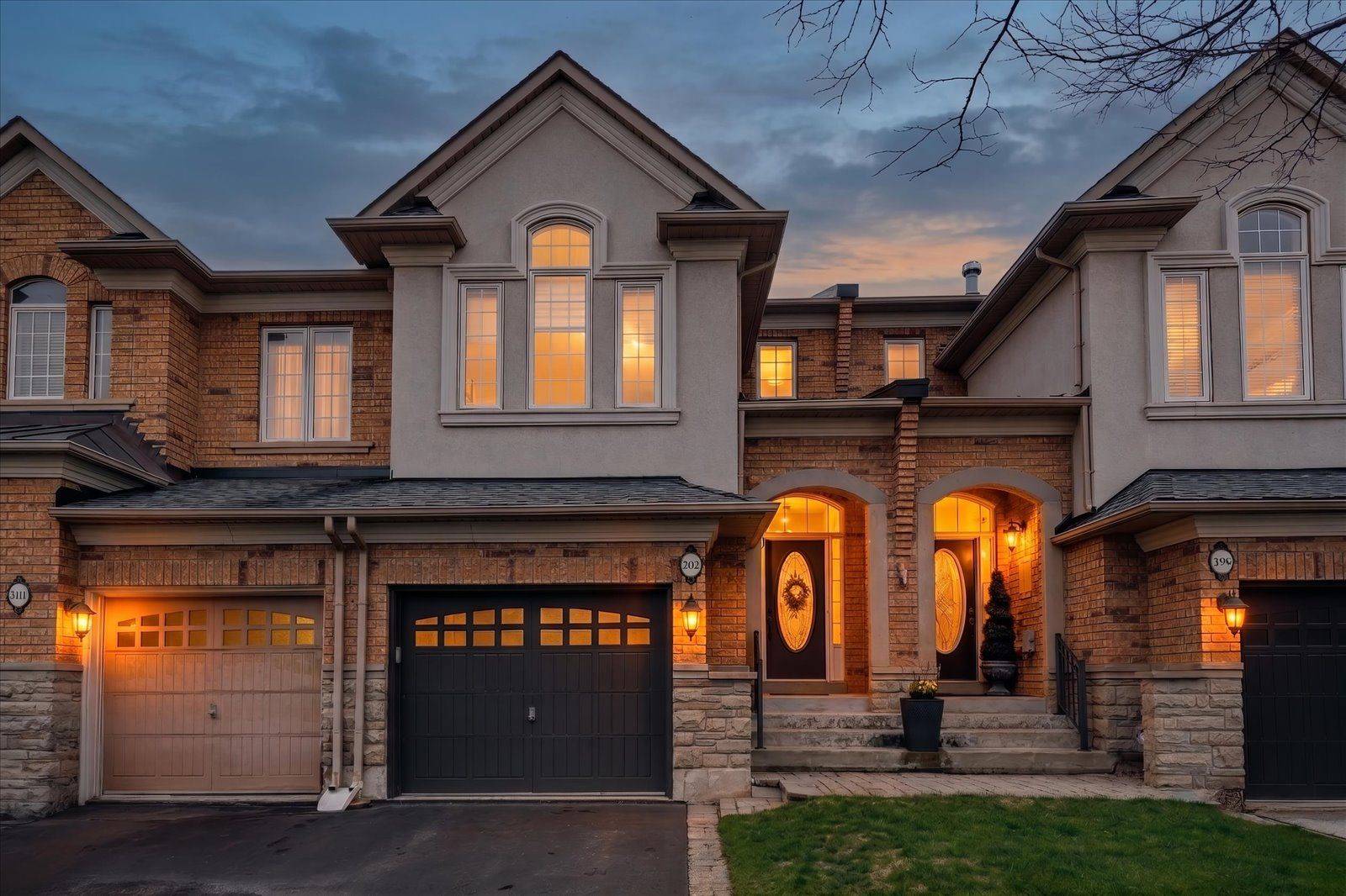 202 Duskywing WAY, Oakville, ON L6L 6X4