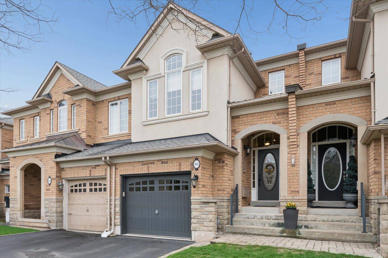 202 Duskywing WAY, Oakville, ON L6L 6X4