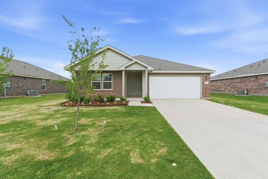 521 Jameson Street, Springtown, TX 76082
