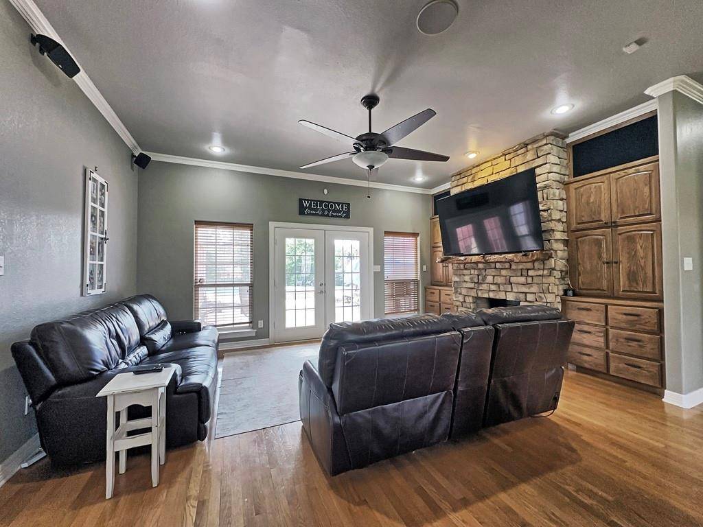 912 Van Winkle Circle, Athens, TX 75751