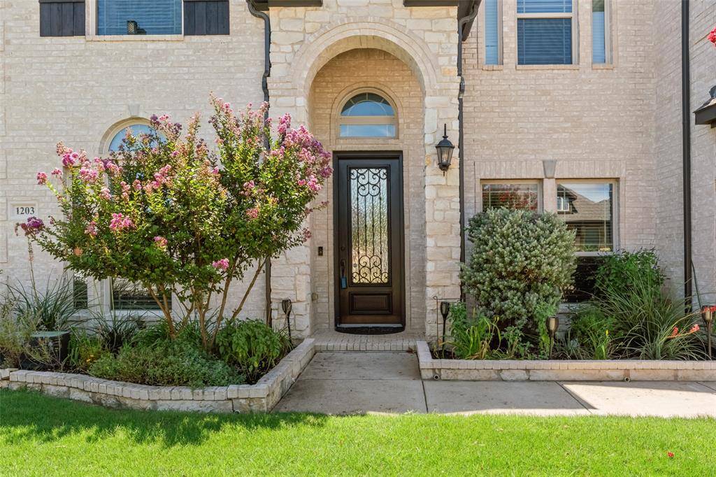 1203 Foxtail Drive, Mansfield, TX 76063