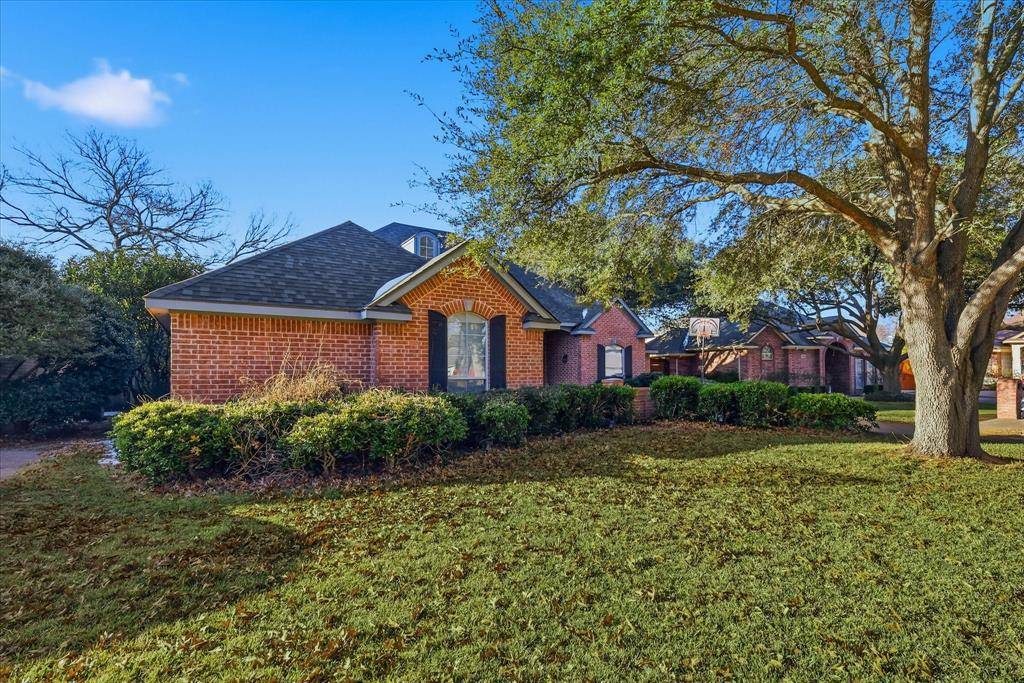 3318 Summergrove Drive, Arlington, TX 76001