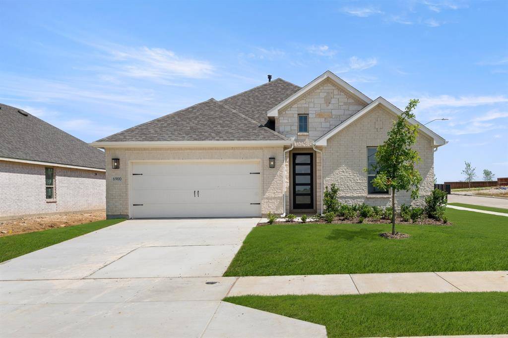 746 Grand Dale Drive, Lavon, TX 75166